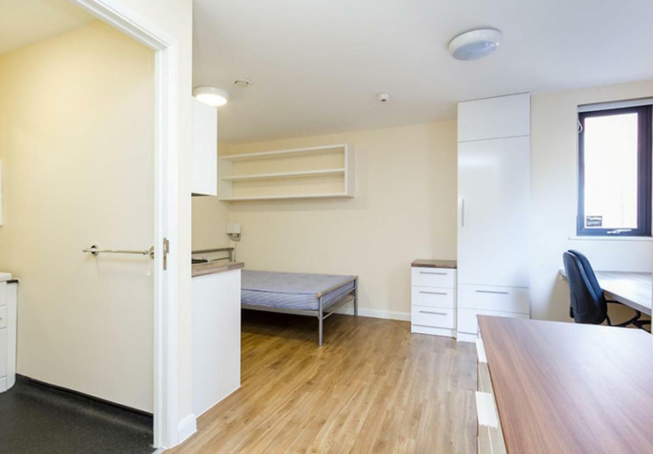 Hashtag Vauxhall London Room photo