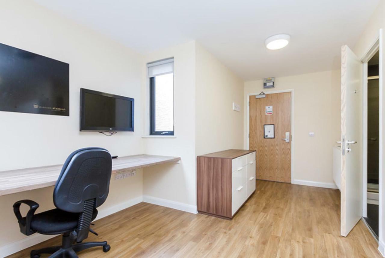 Hashtag Vauxhall London Room photo