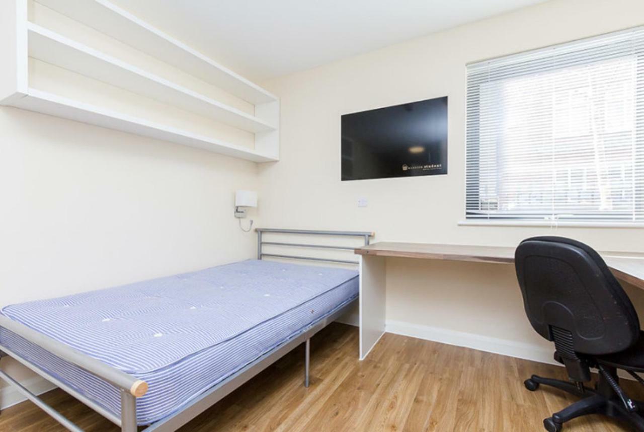 Hashtag Vauxhall London Room photo
